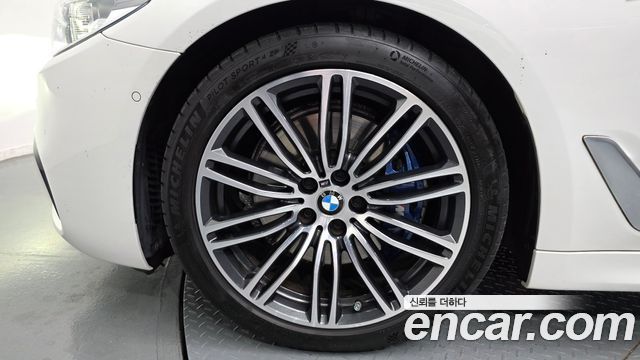 BMW 5-Series 2019 — photo 5