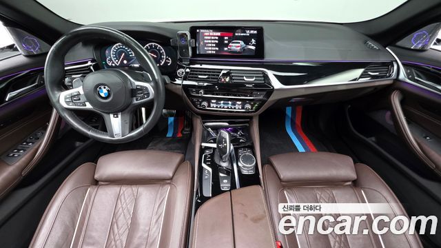 BMW 5-Series 2019 — photo 10