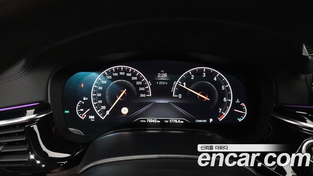 BMW 5-Series 2019 — photo 11