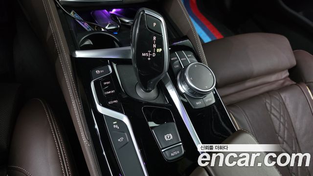 BMW 5-Series 2019 — photo 12