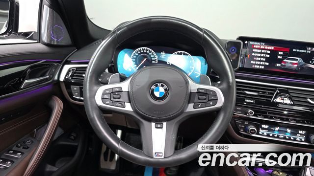 BMW 5-Series 2019 — photo 19