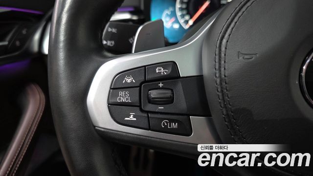 BMW 5-Series 2019 — photo 22
