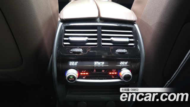 BMW 5-Series 2019 — photo 24