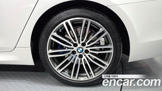 BMW 5-Series 2019 — photo 7