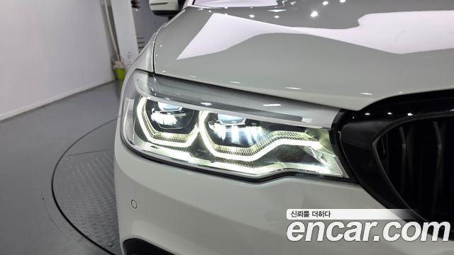 BMW 5-Series 2019 — photo 8