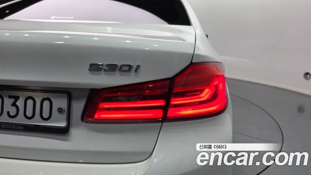 BMW 5-Series 2019 — photo 9