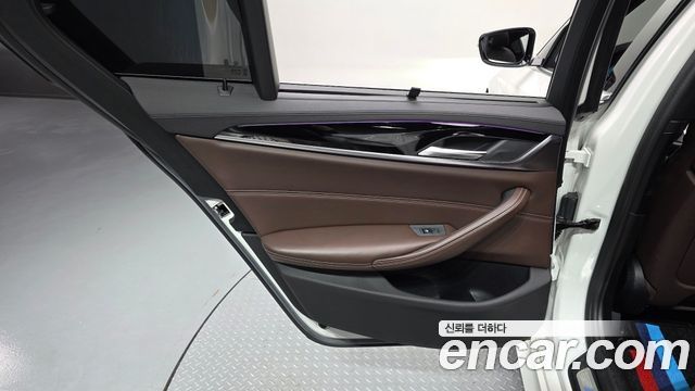 BMW 5-Series 2019 — photo 15
