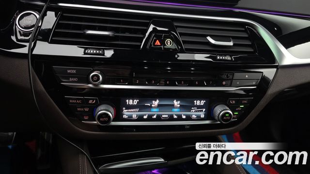 BMW 5-Series 2019 — photo 32