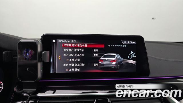 BMW 5-Series 2019 — photo 33