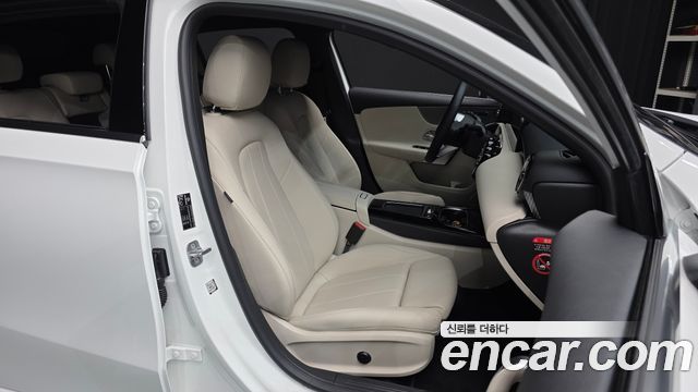 Mercedes-Benz A-Class 2024 — photo 17