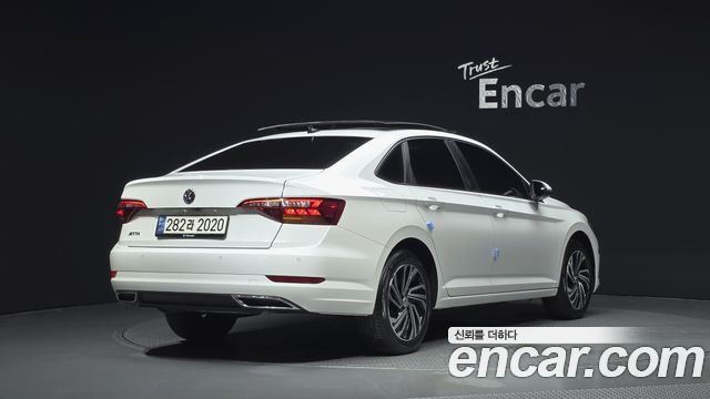 Volkswagen Jetta 2021 — photo 2