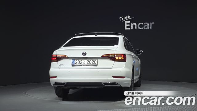 Volkswagen Jetta 2021 — photo 4