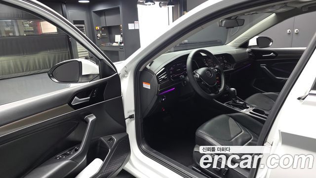 Volkswagen Jetta 2021 — photo 13