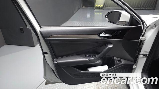 Volkswagen Jetta 2021 — photo 14