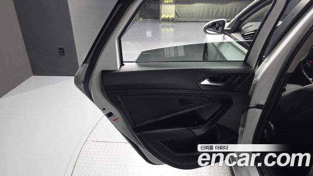 Volkswagen Jetta 2021 — photo 15