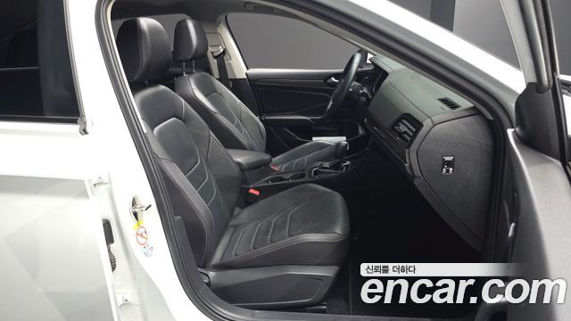 Volkswagen Jetta 2021 — photo 16