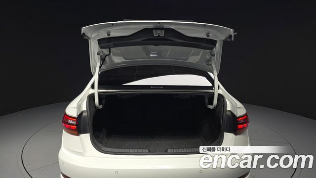 Volkswagen Jetta 2021 — photo 27
