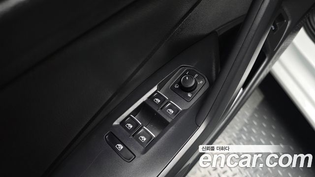 Volkswagen Jetta 2021 — photo 28