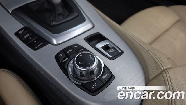 BMW Z4 2010 — photo 16