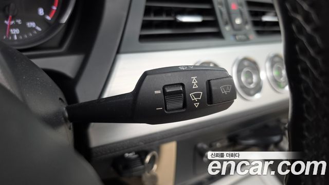 BMW Z4 2010 — photo 17