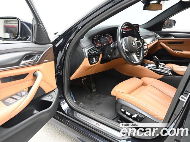 BMW 5-Series 2023 — photo 11