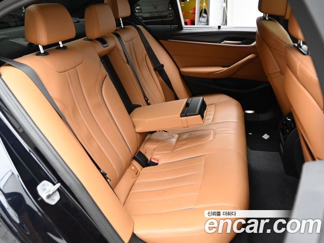 BMW 5-Series 2023 — photo 12