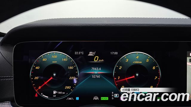 Mercedes-Benz E-Class 2021 — photo 11