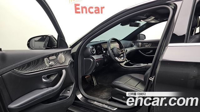 Mercedes-Benz E-Class 2021 — photo 13