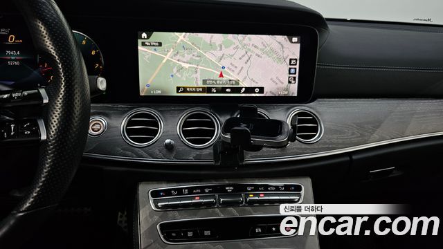 Mercedes-Benz E-Class 2021 — photo 19