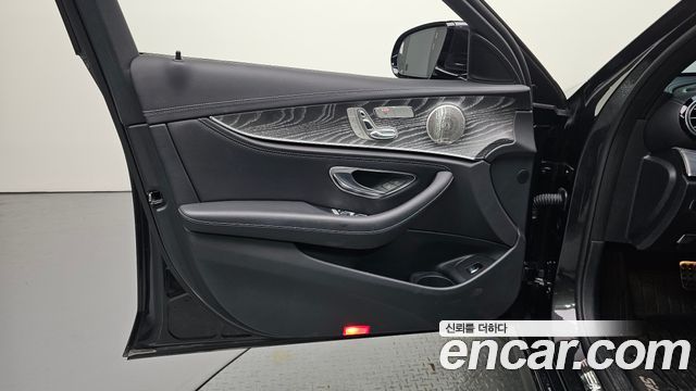 Mercedes-Benz E-Class 2021 — photo 26