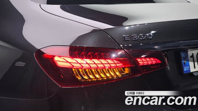 Mercedes-Benz E-Class 2021 — photo 9