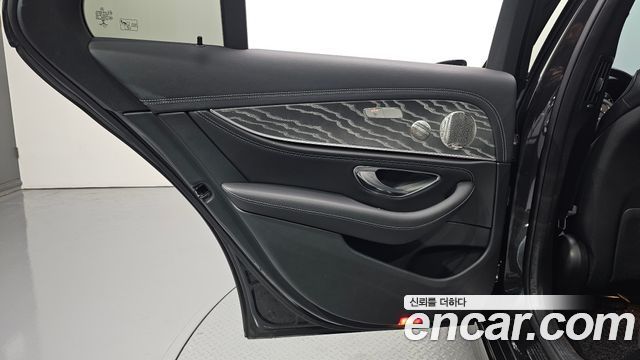 Mercedes-Benz E-Class 2021 — photo 15