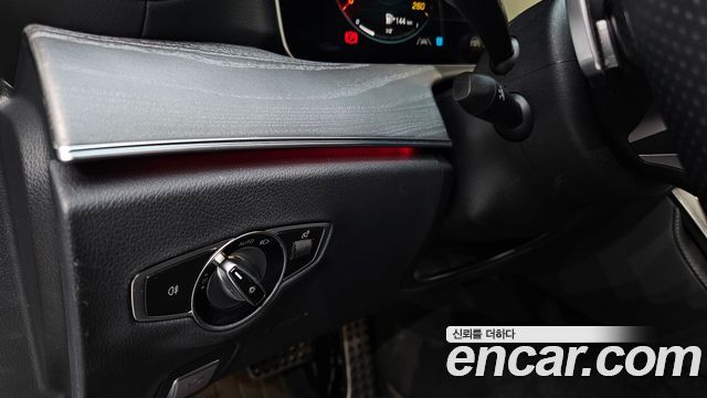 Mercedes-Benz E-Class 2021 — photo 29
