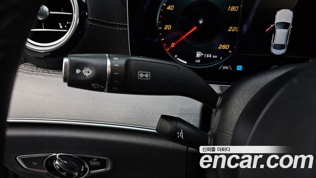 Mercedes-Benz E-Class 2021 — photo 30
