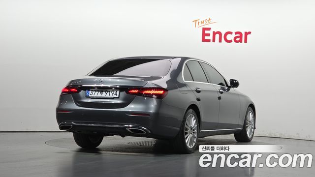 Mercedes-Benz E-Class 2022 — photo 2