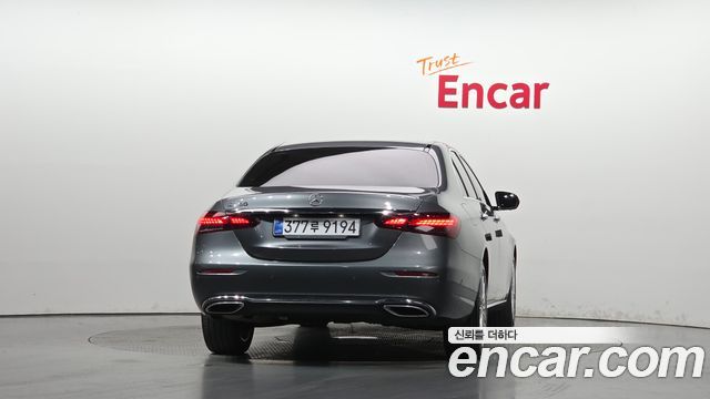 Mercedes-Benz E-Class 2022 — photo 4