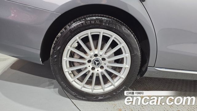 Mercedes-Benz E-Class 2022 — photo 5
