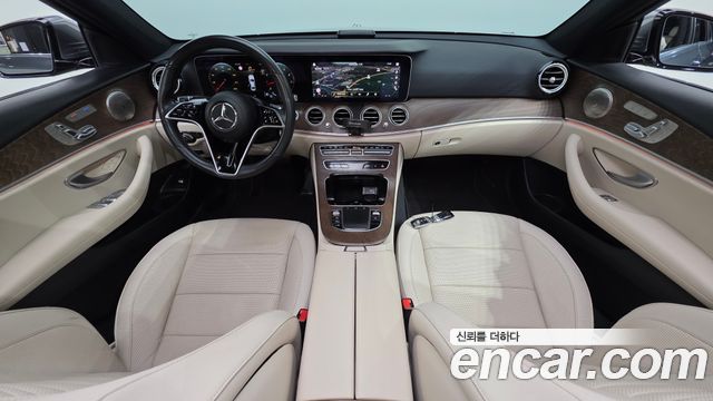 Mercedes-Benz E-Class 2022 — photo 10