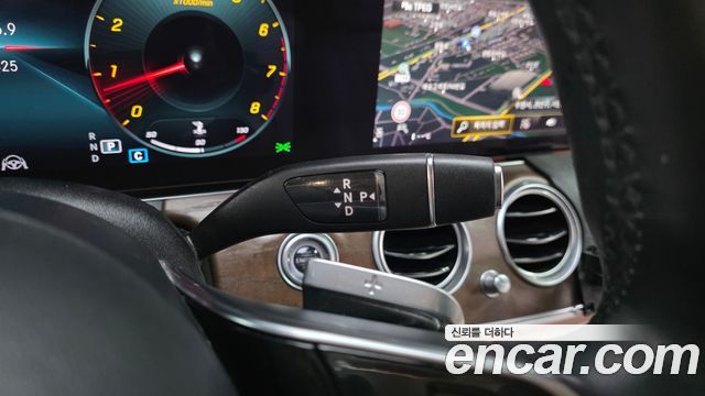 Mercedes-Benz E-Class 2022 — photo 12
