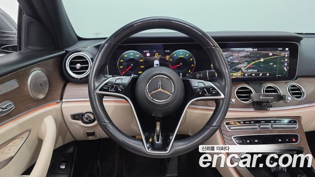 Mercedes-Benz E-Class 2022 — photo 20