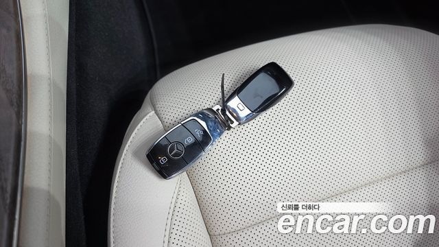 Mercedes-Benz E-Class 2022 — photo 22