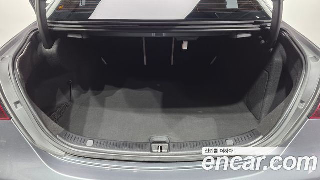 Mercedes-Benz E-Class 2022 — photo 24