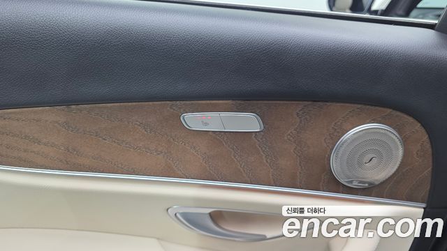 Mercedes-Benz E-Class 2022 — photo 25