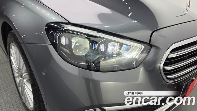Mercedes-Benz E-Class 2022 — photo 8