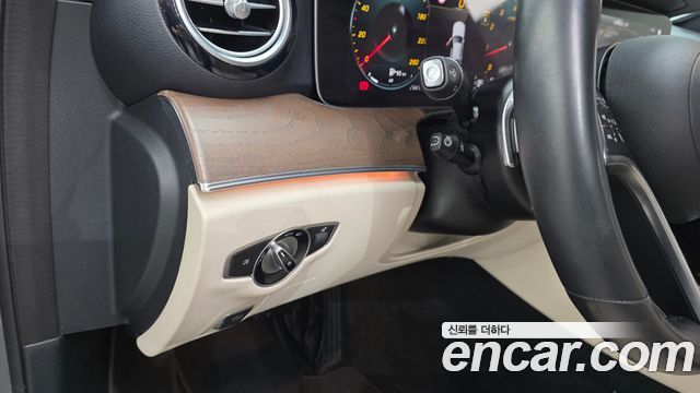 Mercedes-Benz E-Class 2022 — photo 27