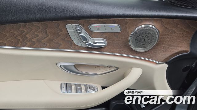 Mercedes-Benz E-Class 2022 — photo 29