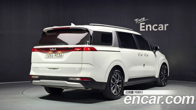 Kia Canival 2023 — photo 2