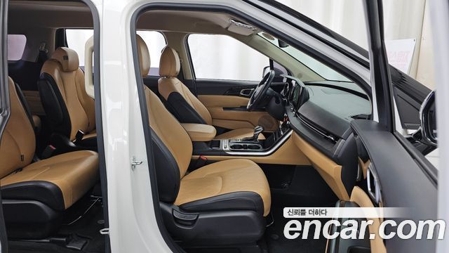 Kia Canival 2023 — photo 17
