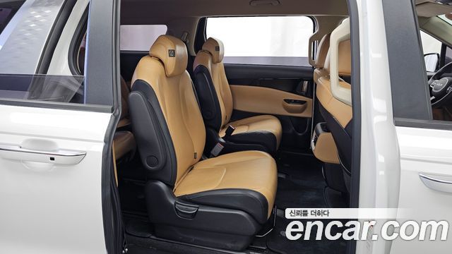 Kia Canival 2023 — photo 18