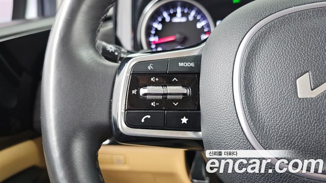 Kia Canival 2023 — photo 16
